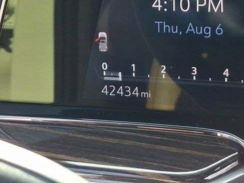 Used 2021 Cadillac Escalade Premium Luxury AWD/4WD image 21