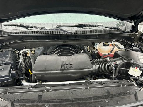 Used 2024 Chevrolet Suburban Z71 image 29