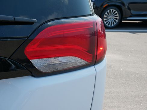 Used 2023 Chrysler Voyager LX FWD image 17