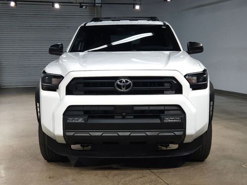 Certified 2025 Toyota 4Runner SR5 AWD/4WD image 2