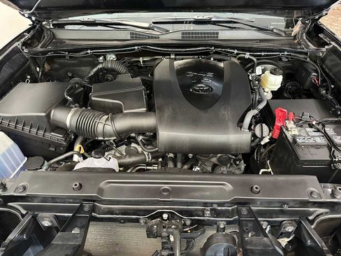 Used 2023 Toyota Tacoma TRD Sport image 9