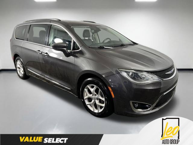 Used 2020 Chrysler Pacifica Touring-L w/ Tire & Wheel Group FWD image 6