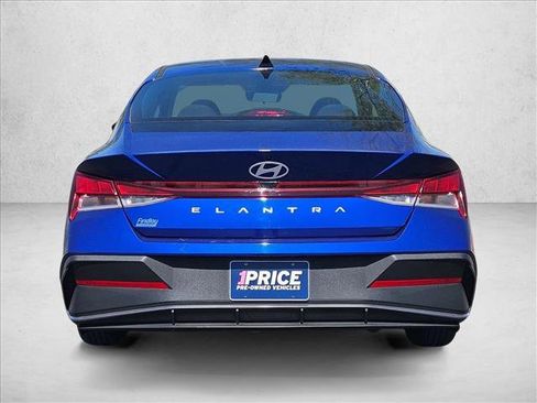 Used 2025 Hyundai Elantra SE FWD image 6