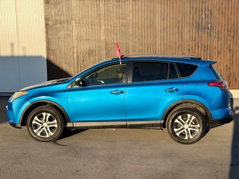 Used 2017 Toyota RAV4 LE image 4