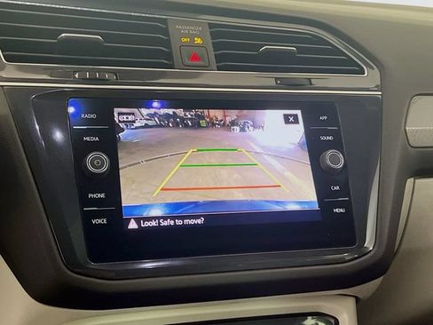 Used 2022 Volkswagen Tiguan SE w/ Panoramic Sunroof Package AWD/4WD image 13