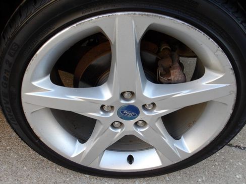 Used 2012 Ford Focus Titanium FWD image 29
