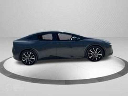 Used 2023 Toyota Prius Prime Premium FWD image 4
