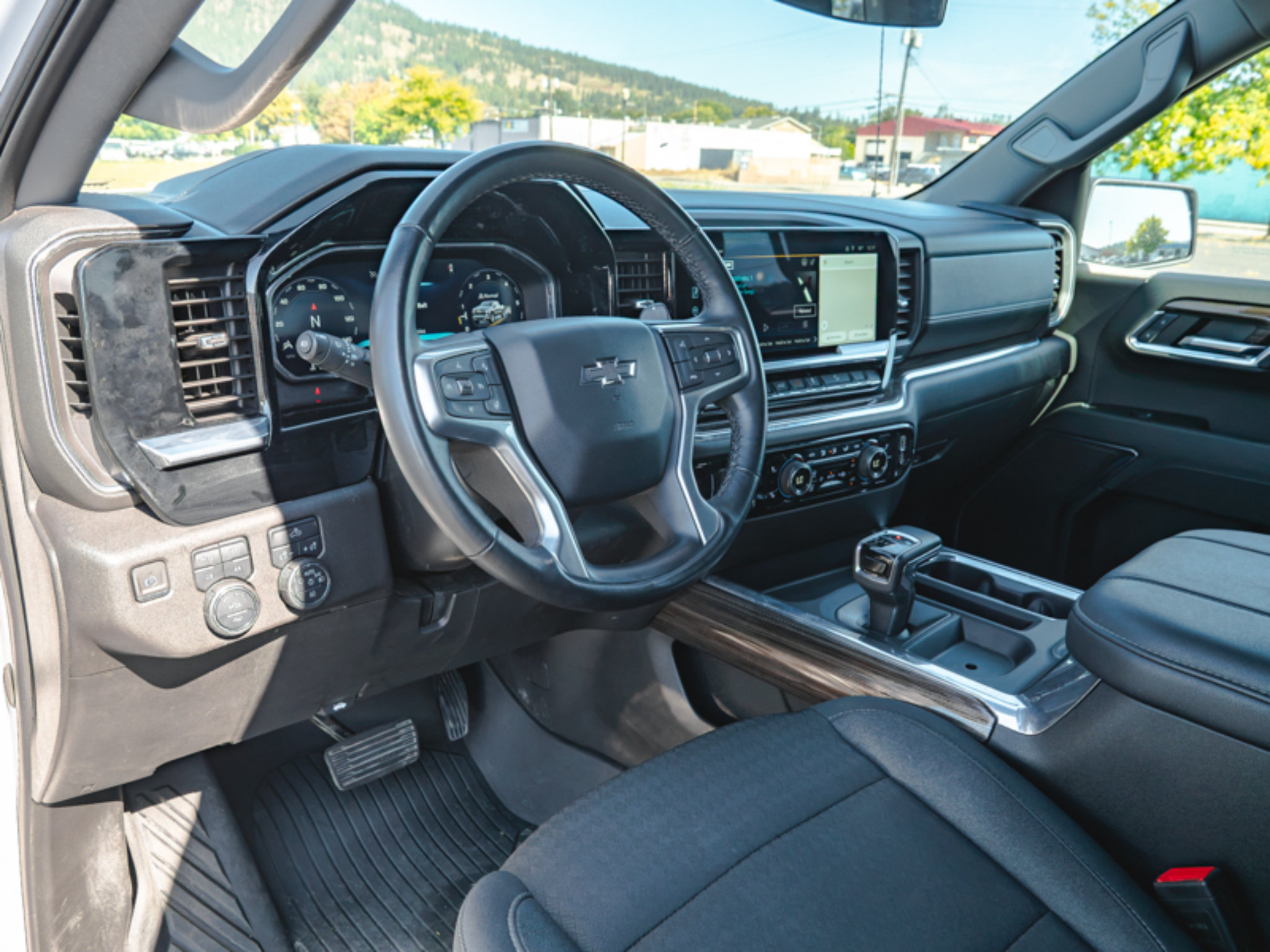 Used 2024 Chevrolet Silverado 1500 RST w/ Z71 Off-Road Package AWD/4WD image 12