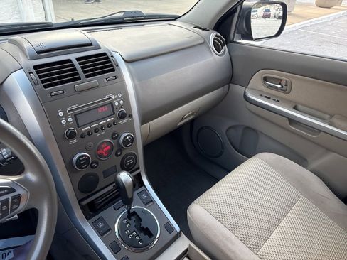 Used 2011 Suzuki Grand Vitara Premium image 17