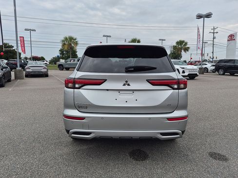 Used 2024 Mitsubishi Outlander SE FWD image 4