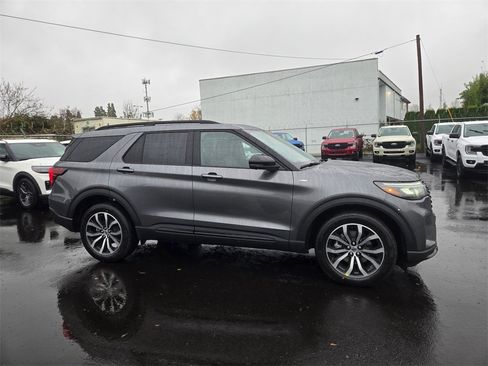 New 2026 Ford Explorer ST-Line image 4