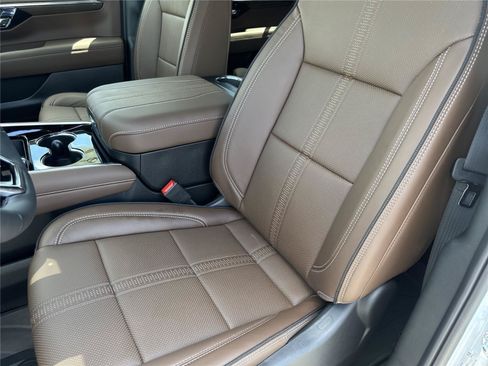 New 2026 Chevrolet Suburban High Country AWD/4WD image 12