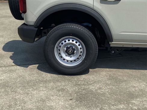 New 2025 Ford Bronco Base image 9