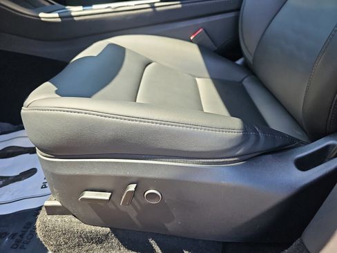 Used 2023 Tesla Model Y Long Range image 30