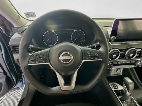 Used 2025 Nissan Sentra SV FWD image 9