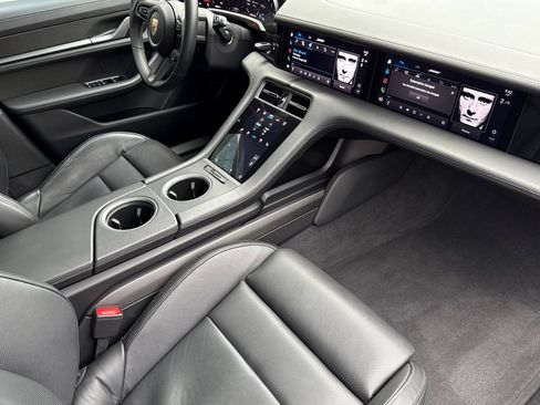 Used 2023 Porsche Taycan GTS image 19