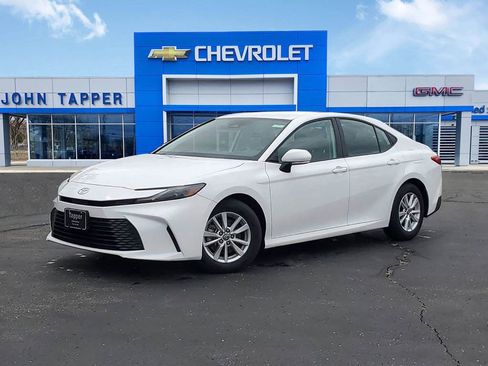 Used 2025 Toyota Camry LE FWD image 1