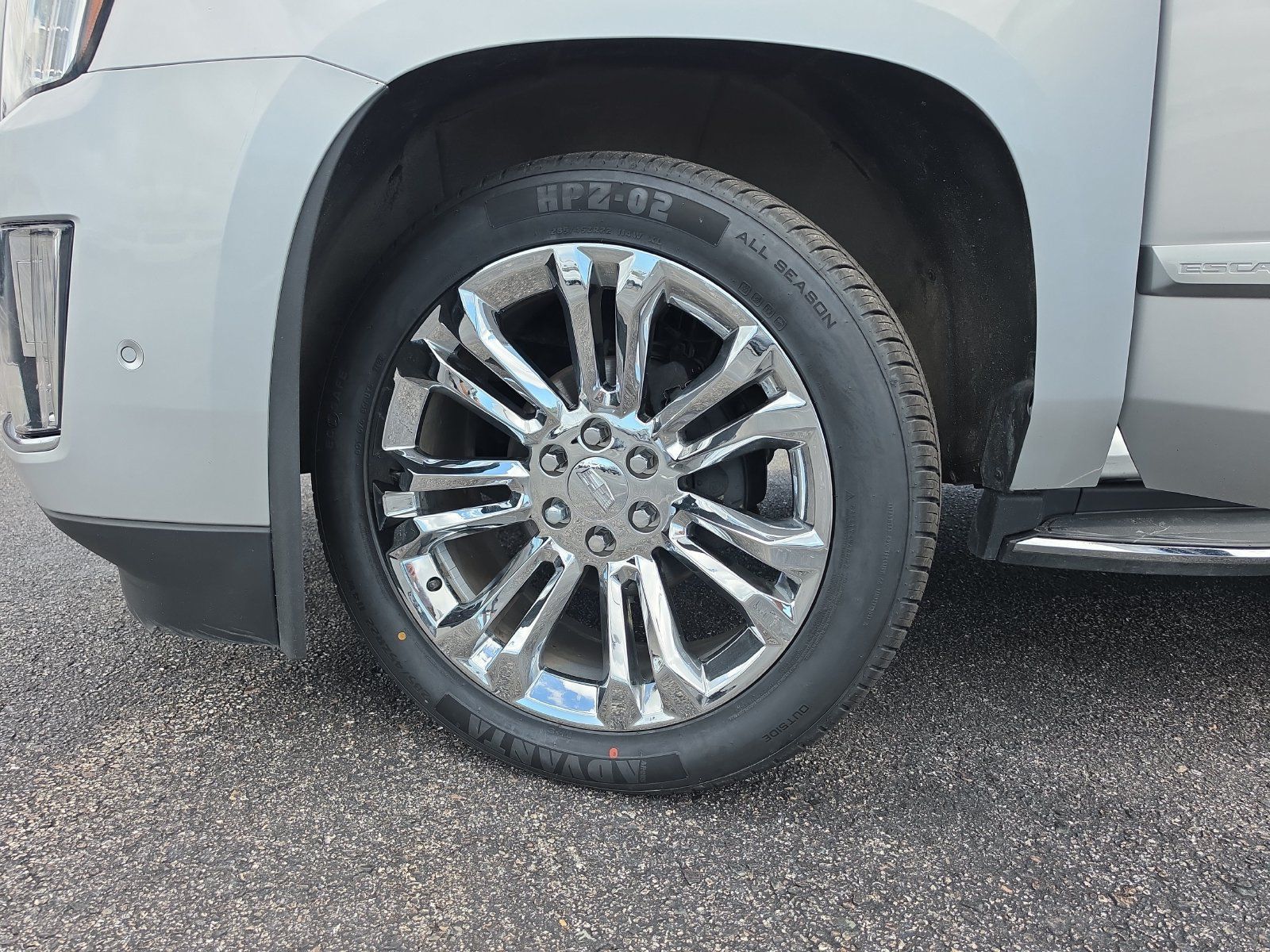 Used 2020 Cadillac Escalade Luxury w/ LPO, Radiant Package AWD/4WD image 29
