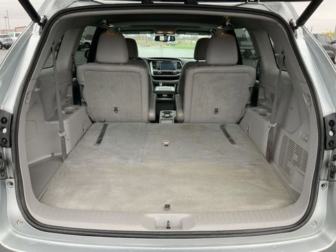 Used 2016 Toyota Highlander XLE image 12