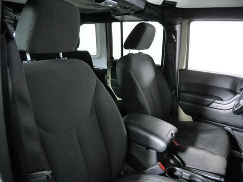 Used 2018 Jeep Wrangler Unlimited Sport S AWD/4WD image 12
