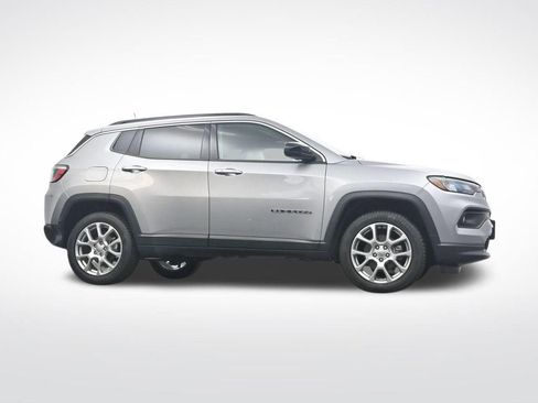 Used 2022 Jeep Compass Latitude image 32