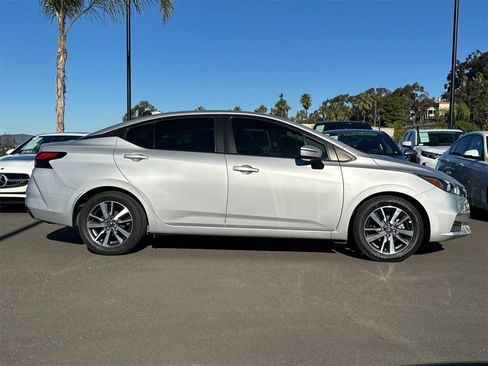 Used 2020 Nissan Versa SV image 2