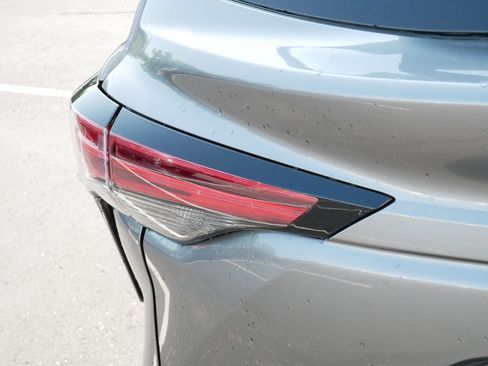 Used 2026 Toyota Sienna Limited FWD image 17