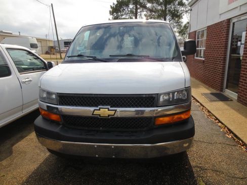 Used 2019 Chevrolet Express 2500 w/ Driver Convenience Package image 3