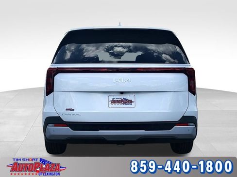 Used 2025 Kia Carnival FWD image 11