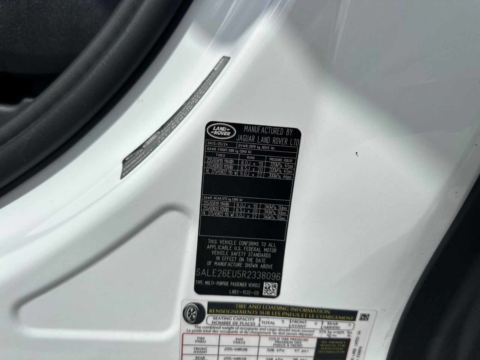 Used 2024 Land Rover Defender 90 X-Dynamic SE AWD/4WD image 6