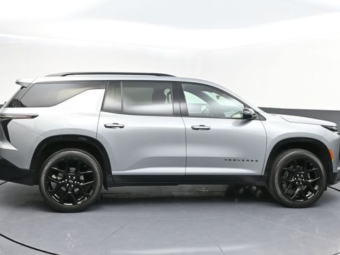 Used 2024 Chevrolet Traverse RS FWD image 8