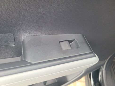 Used 2024 Toyota Highlander LE image 15