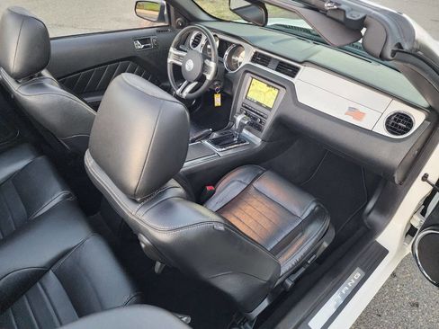 Used 2010 Ford Mustang GT Premium image 17