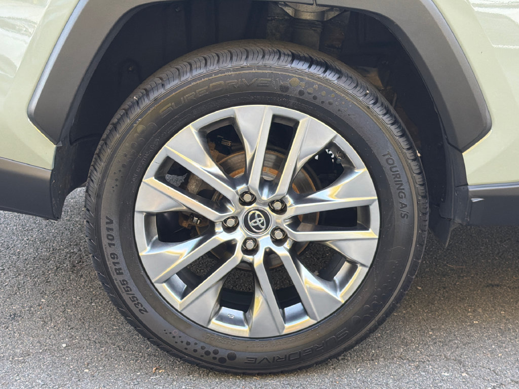 Used 2020 Toyota RAV4 XLE Premium AWD/4WD image 8