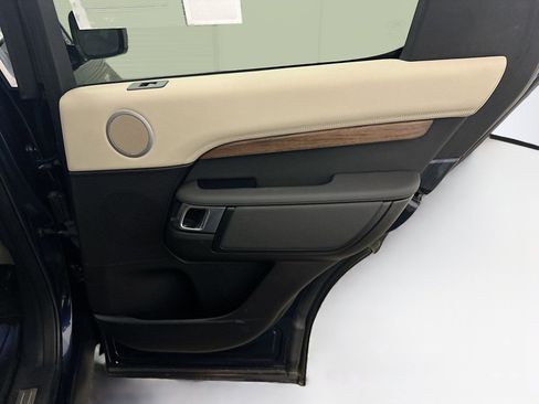 Used 2018 Land Rover Discovery HSE AWD/4WD image 29