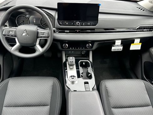 New 2025 Mitsubishi Outlander ES image 14