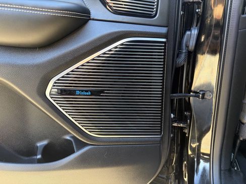 Used 2023 Jeep Grand Cherokee Overland w/ Luxury Tech Group IV image 18