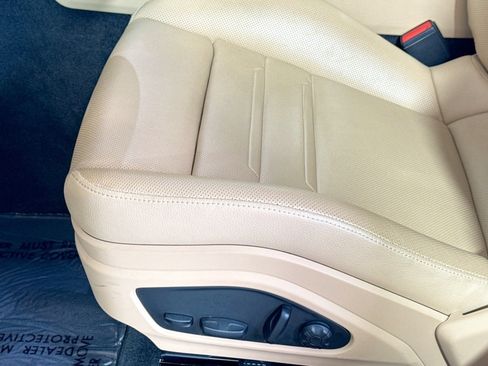 Used 2023 Porsche Panamera 4 w/ Premium Package image 18