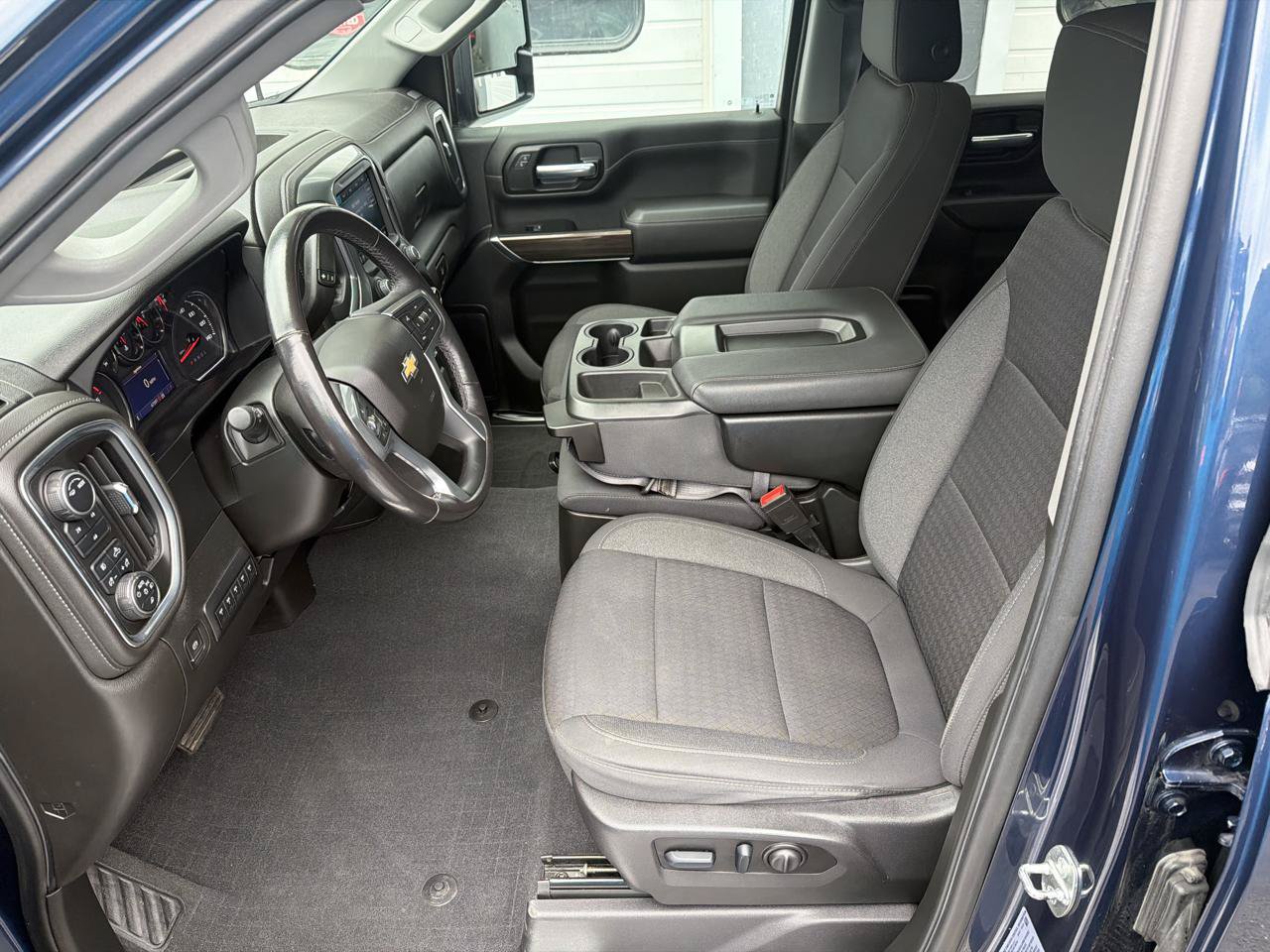 Used 2022 Chevrolet Silverado 3500 LT w/ All Star Edition AWD/4WD image 8