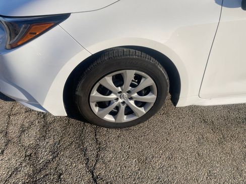 Used 2025 Toyota Corolla LE image 30