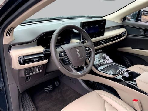 Used 2023 Lincoln Nautilus FWD w/ Premium Package image 16