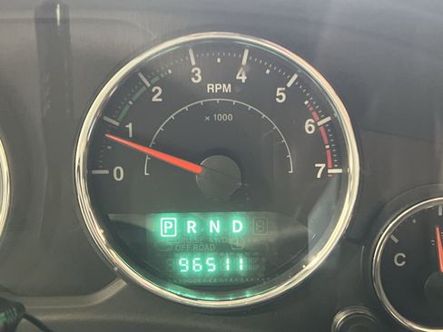 Used 2014 Jeep Wrangler Unlimited Sahara w/ Connectivity Group image 15