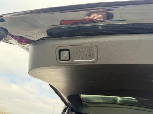 Used 2019 Ford Expedition Platinum image 11