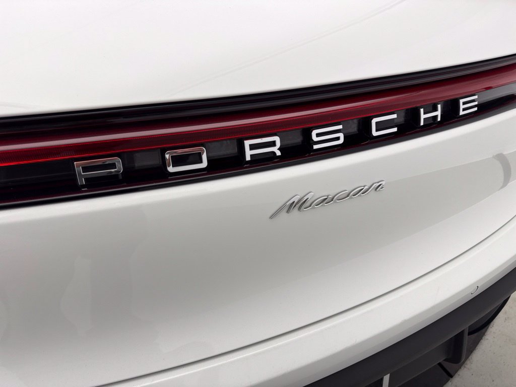 Certified 2024 Porsche Macan AWD/4WD image 11