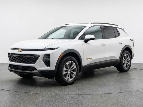 Used 2025 Chevrolet Equinox LT image 3