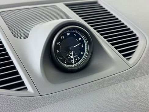 New 2026 Porsche Macan image 17