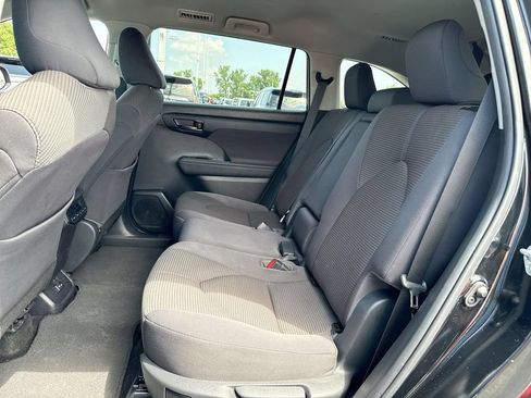 Used 2023 Toyota Highlander L FWD image 23