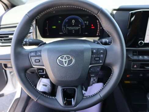 Used 2025 Toyota Camry SE FWD image 34