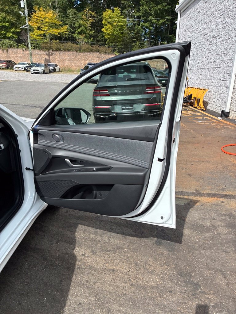 New 2026 Hyundai Elantra SEL Sport FWD image 19