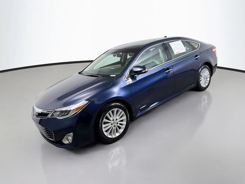 Used 2014 Toyota Avalon Limited w/ Technology Package FWD image 3